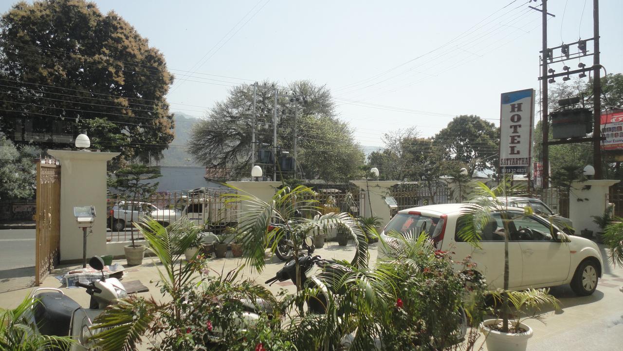 Hotel Satyartha Kāthgodām Exterior foto